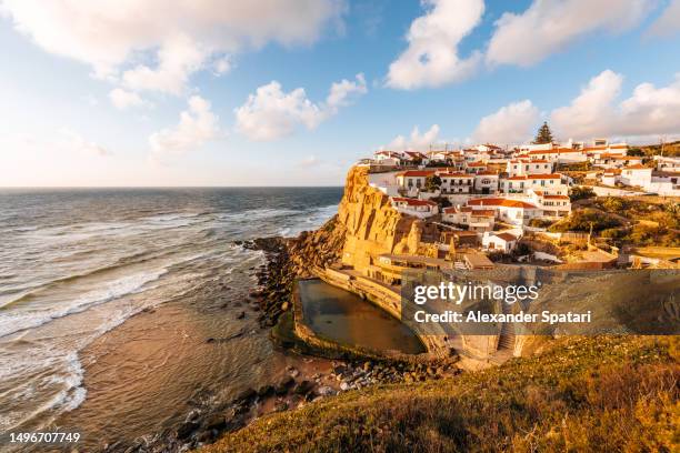 azenhas do mar village at sunset, portugal - azenhas do mar imagens e fotografias de stock