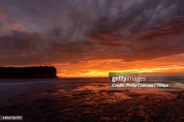 scenic view of sea against dramatic sky during sunset,mona vale,new south wales,australia - mona wales stock-fotos und bilder