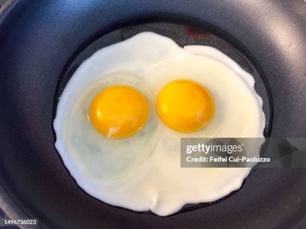 fried egg - fried egg stock pictures, royalty-free photos & images