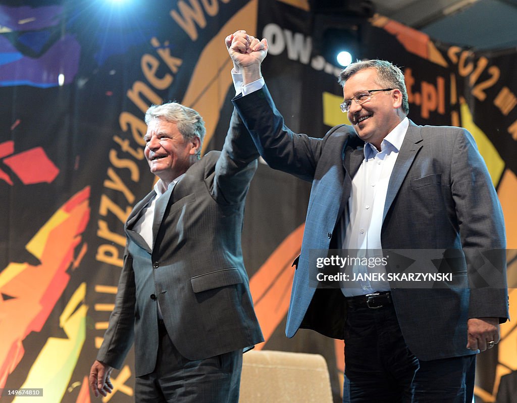 German President Joachim Gauck (L) and h