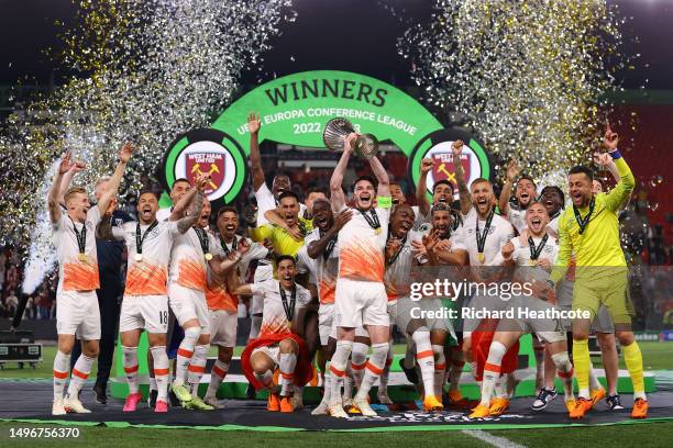 Declan Rice of West Ham United lifts the UEFA Europa Conference League trophy after the team's victory during the UEFA Europa Conference League...