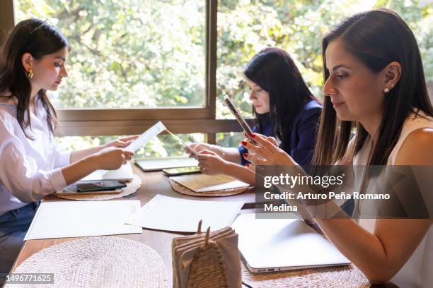 businesswomen in a restaurant looking at the latest pending - pending stock pictures, royalty-free photos & images