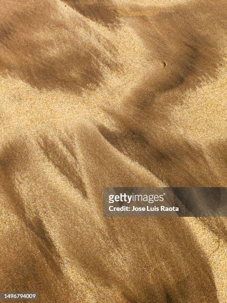 textures in the sand - silicaat stockfoto's en -beelden