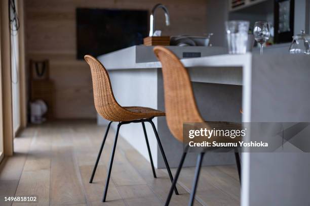 a couple enjoys staying in a villa on vacation. - 鹿児島県 stockfoto's en -beelden