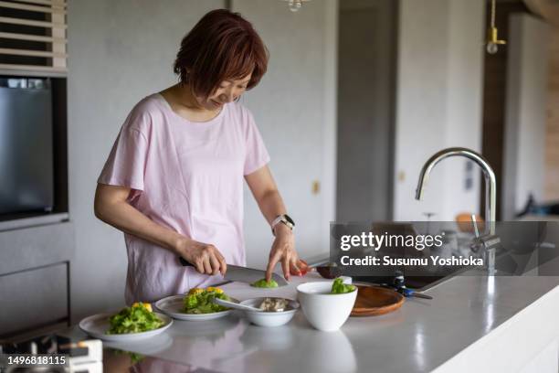 a couple enjoys staying in a villa on vacation. - 鹿児島県 stockfoto's en -beelden