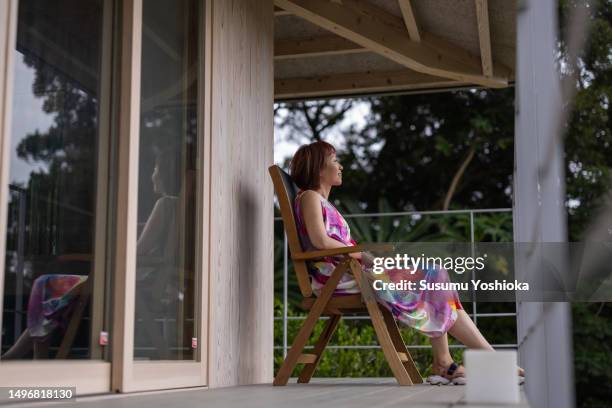 a couple enjoys staying in a villa on vacation. - 鹿児島県 stock pictures, royalty-free photos & images