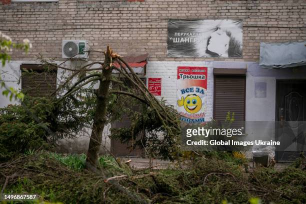 Christmas tree near a building lies broken by a shelling on April 28, 2023 in Chasiv Yar, Ukraine. Russian occupiers shell the town of Chasiv Yar in...