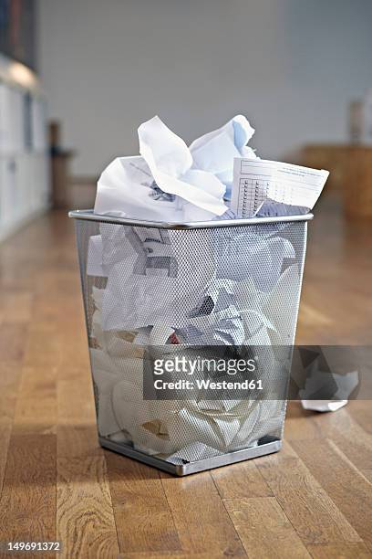 germany, cologne, basket with waste paper in apartment - wastepaper basket stock-fotos und bilder
