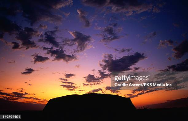 uluru (ayers rock) at sunset. - uluru stock pictures, royalty-free photos & images