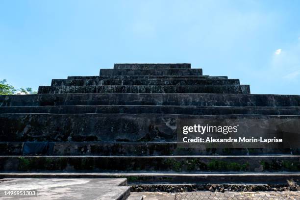 isolated steps of a pyramid structure in tazumal site, an important historical trading center for the maya with tombs and several pyramids - alexandre stock pictures, royalty-free photos & images