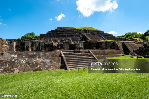 imposing mayan historical pyramid in tazumal site, an important historical trading center for the maya with tombs and several pyramids - alexandre stock pictures, royalty-free photos & images