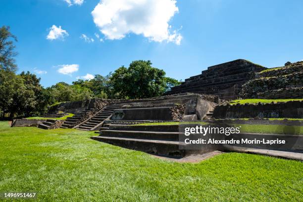 imposing mayan historical pyramid in tazumal site, an important historical trading center for the maya with tombs and several pyramids - alexandre stock pictures, royalty-free photos & images