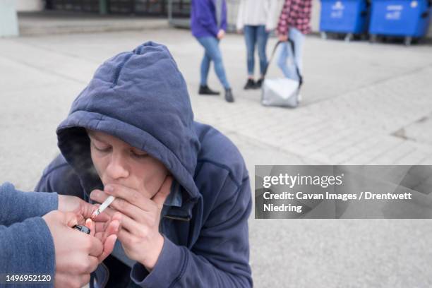 Smoking Grad Student Smoking Campus Photos and Premium High Res Pictures - Getty Images