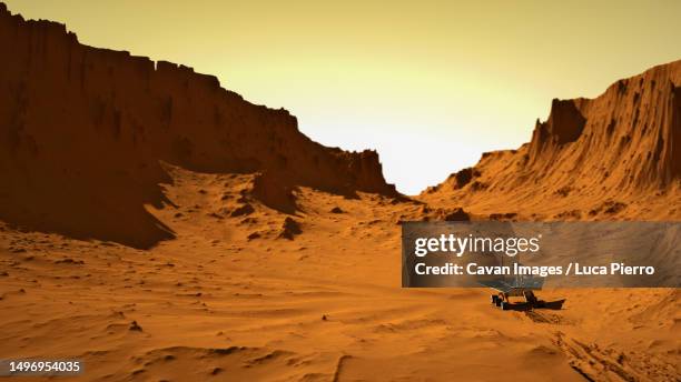 rover exploring a valley on mars - luca marziani foto e immagini stock