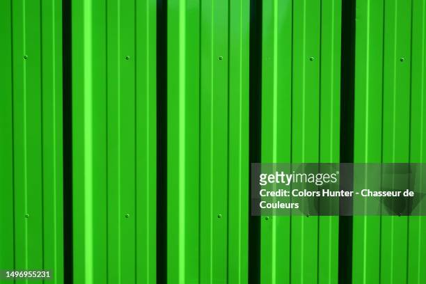 empty and clean corrugated metal plate painted in green in paris, france - corrugated metal 個照片及圖片檔