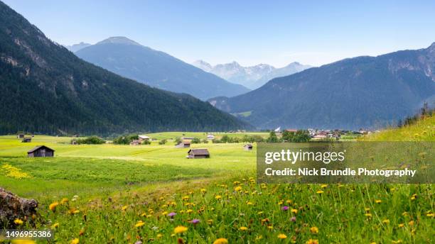 an austrian landscape. - alpes europeos fotografías e imágenes de stock