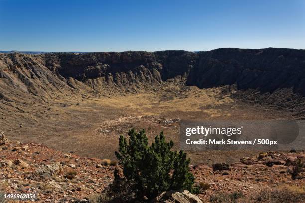 scenic view of landscape against clear blue sky,winslow,arizona,united states,usa - cratera do meteoro arizona imagens e fotografias de stock