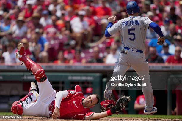 Freddie Freeman of the Los Angeles Dodgers scores a run past Curt Casali of the Cincinnati Reds in the third inning at Great American Ball Park on...