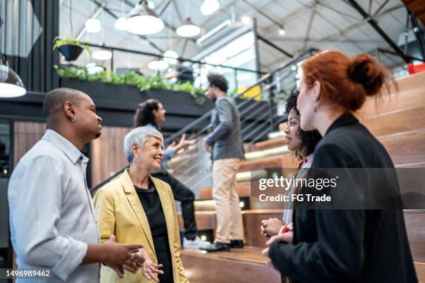 leader businesswoman talking to coworkers at office - feedback business stock pictures, royalty-free photos & images