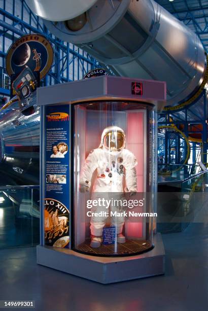 spacesuit, kennedy space center. - nasa kennedy space center stockfoto's en -beelden