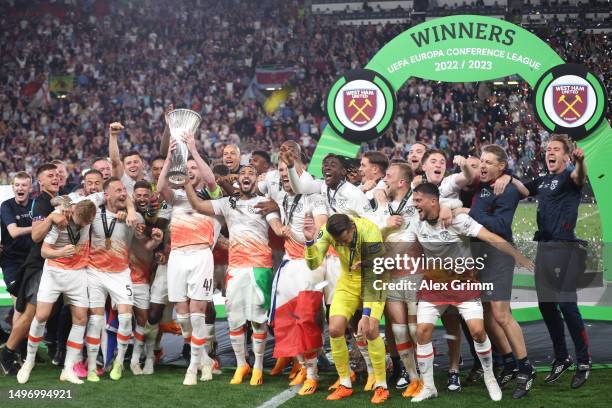 Declan Rice of West Ham United lifts the UEFA Europa Conference League trophy after the team's victory during the UEFA Europa Conference League...