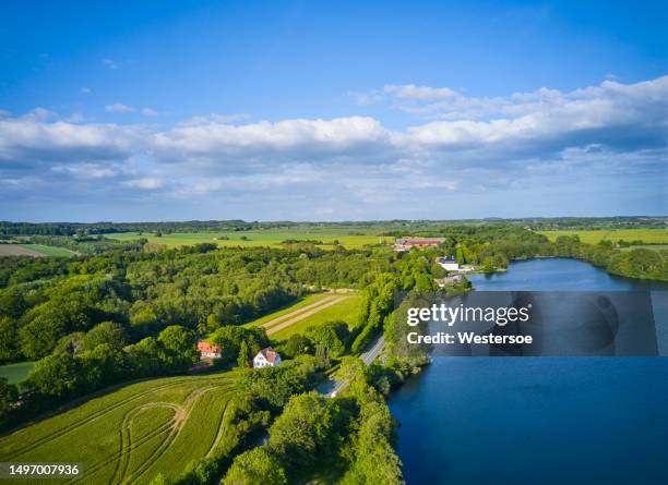 vista aérea da paisagem um dia de verão - funen - fotografias e filmes do acervo