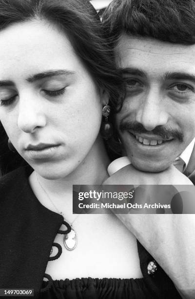 Singer/songwriter Laura Nyro and manager and partner David Geffen pose for a portrait session on September 13, 1969 in New York, New York.