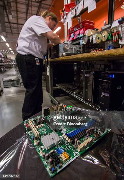 18 Inside Geek Squad Computer Electronics Repair Facilities Stock ...