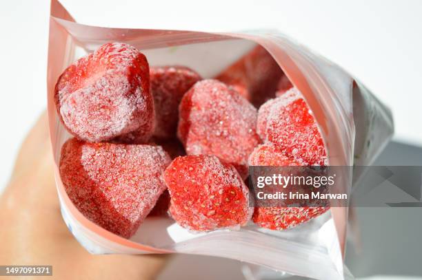 frozen strawberry - freeze tag stock pictures, royalty-free photos & images