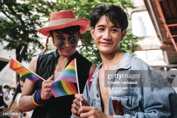 estamos aquí. somos queer - queer fotografías e imágenes de stock