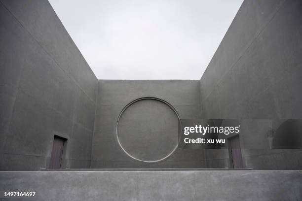 modern architecture concrete wall - zementboden stock-fotos und bilder