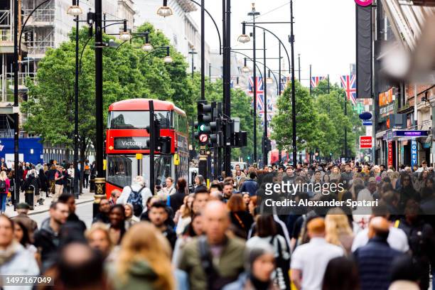 crowds of people on oxford street in london, uk - oxford street stockfoto's en -beelden