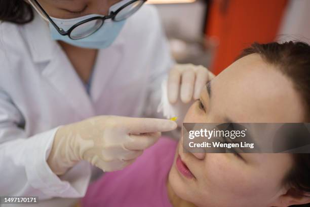 117 Sewing Pin Head Stock Photos, High-Res Pictures, and Images - Getty ...