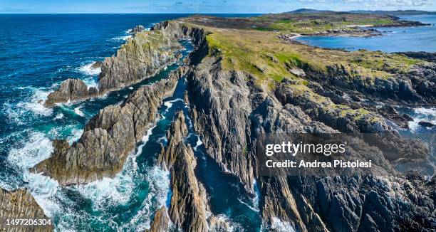 malin head cliffs on inishowen peninsula, ireland - donegal photos et images de collection