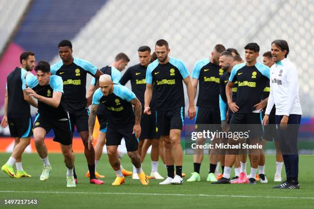 Internazionale players warm up during the FC Internazionale Training Session ahead of UEFA Champions League 2022/23 final on June 09, 2023 in...