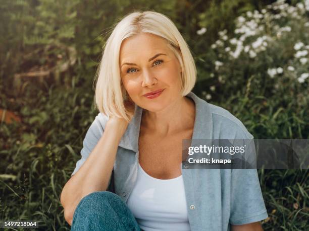 woman in her 40s outdoors in nature in summer blonde page - bobbed hair stock pictures, royalty-free photos & images