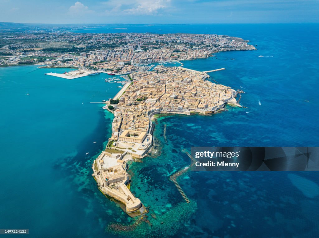 Luftaufnahme krokodilförmig Ortygia Insel und Syrakus Stadt Syrakus Sizilien Italien