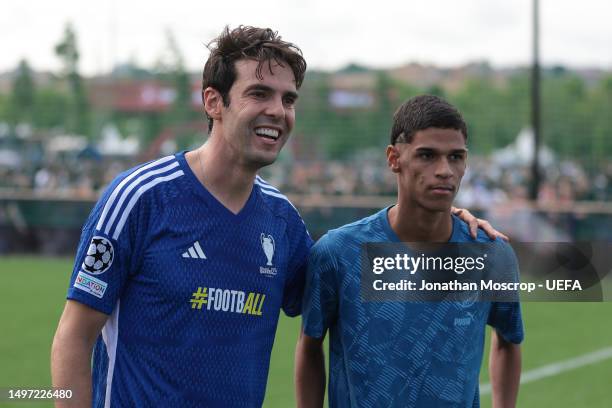 Ricardo Kaka poses with Luva de Pedreiro during the Ultimate Champions Match prior to the UEFA Champions League 2022/23 final on June 09, 2023 in...