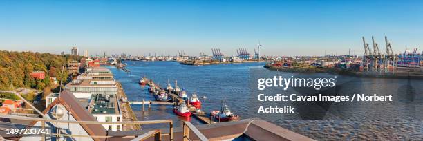 panoramic view of harbor and buildings on river elbe - hamburger hafen stock-fotos und bilder