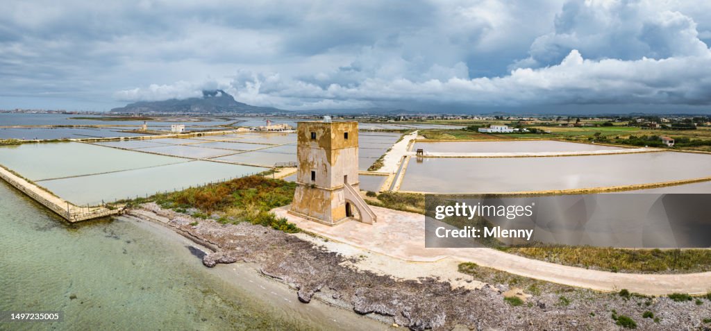 Torre Nubia Saline di Trapani Turm der antiken Salinen Panorama Sizilien Italien