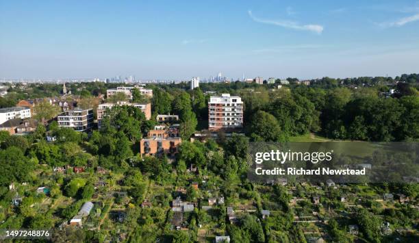 homes and allotments - isle of dogs stock-fotos und bilder