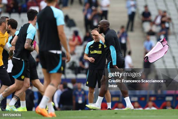 Romelu Lukaku of FC Internazionale celebrates during the training session ahead of the UEFA Champions League 2022/23 final on June 09, 2023 in...
