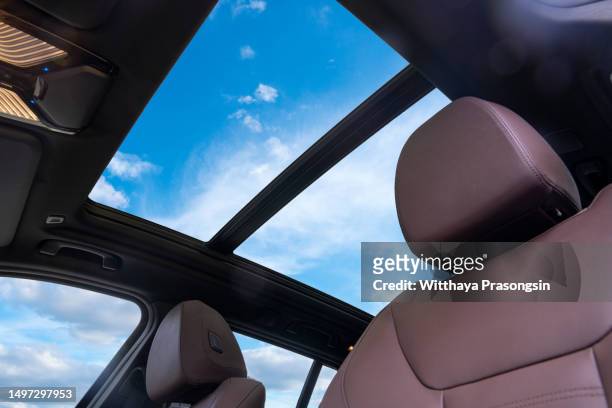 panoramic sun roof in the car - car sunroof stockfoto's en -beelden