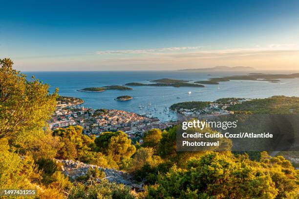 hvar, sunset view of the town - hvar - fotografias e filmes do acervo