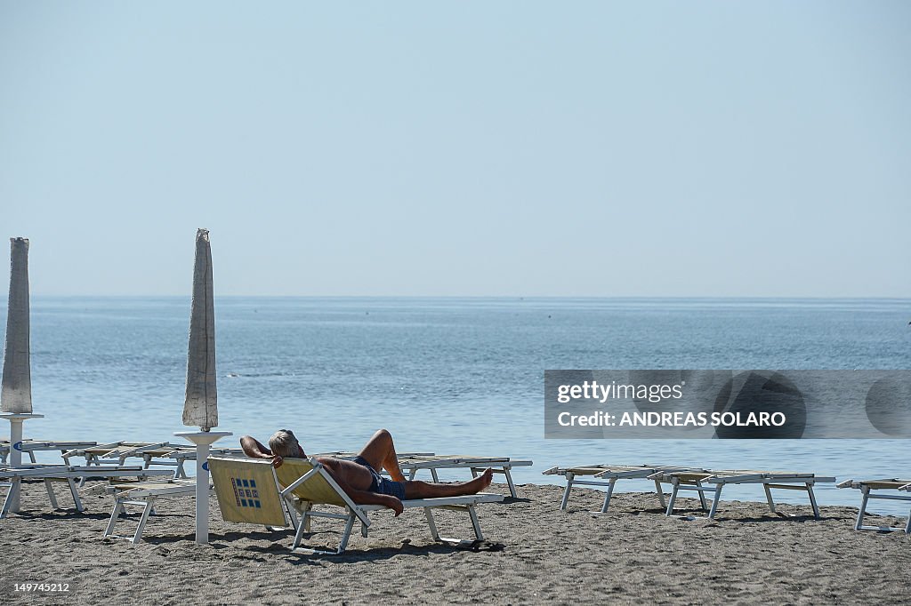 ITALY-EU-TOURIST-SOCIAL-PROTEST