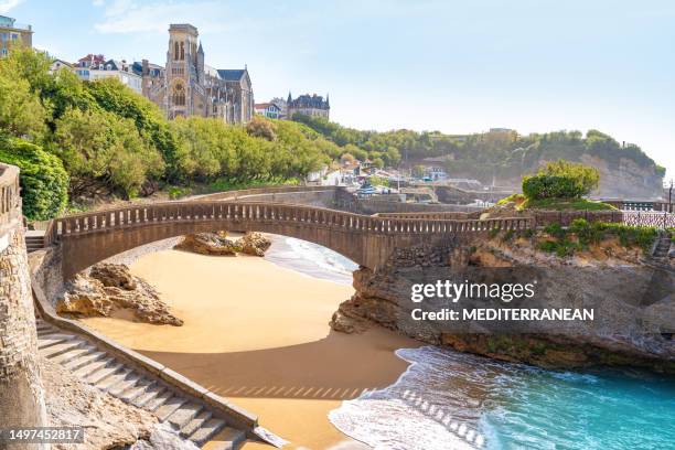 biarritz-brücke in neu-aquitanien, atlantische pyrenäen im französischen baskenland, frankreich - nouvelle aquitaine stock-fotos und bilder