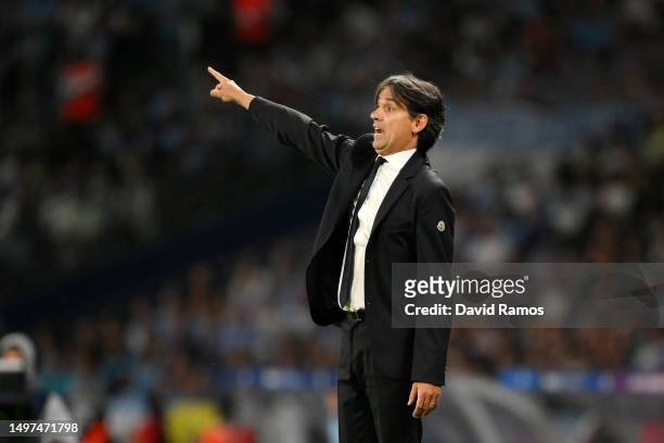 Simone Inzaghi, Head Coach of FC Internazionale, gives the team instructions during the UEFA Champions League 2022/23 final match between FC...