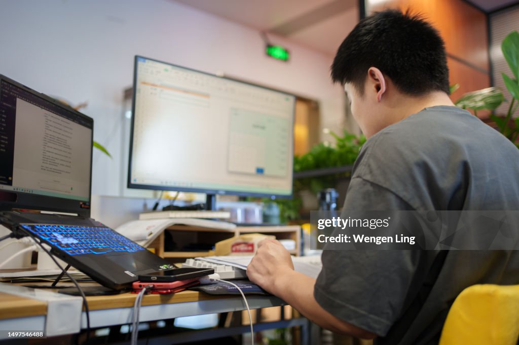 Internet Work Images Internet Company Employees Who Work Hard High-Res Stock Photo - Getty ...