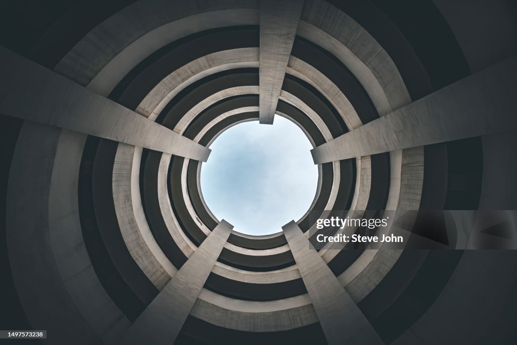 Rotary lane in multi-storey parking lot