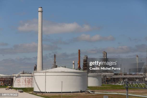 Refinery Tank Shell 2,318 Shell Tanks Stock Photos, High-Res Pictures, and Images - Getty ...